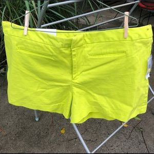 Stretchy Gap shorts! Neon green 4” sz 18 NWT